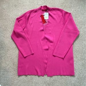 3/4 sleeve light weight sweater cardigan size L. Tags on.